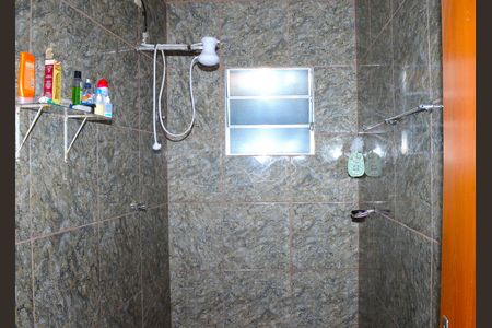 Casa para alugar com 250m², 2 quartos e 2 vagasBanheiro