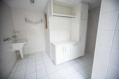 Casa à venda com 3 quartos, 215m² em Vila Tramontano, São Paulo