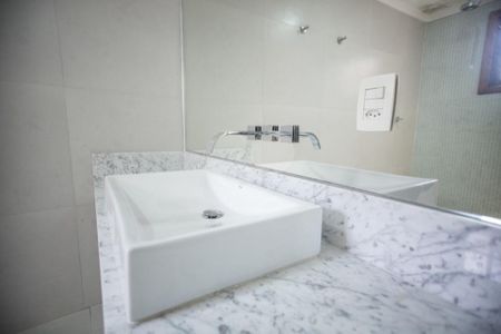 Casa à venda com 3 quartos, 215m² em Vila Tramontano, São Paulo