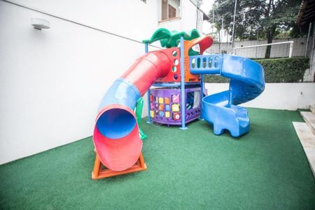 Casa à venda com 3 quartos, 215m² em Vila Tramontano, São Paulo