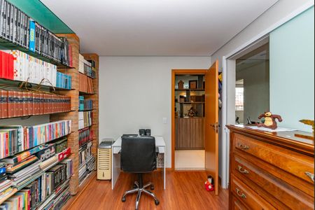 Apartamento à venda com 240m², 4 quartos e 4 vagasQuarto 2