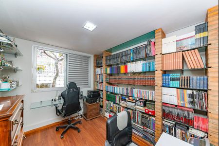 Apartamento à venda com 240m², 4 quartos e 4 vagasQuarto 2