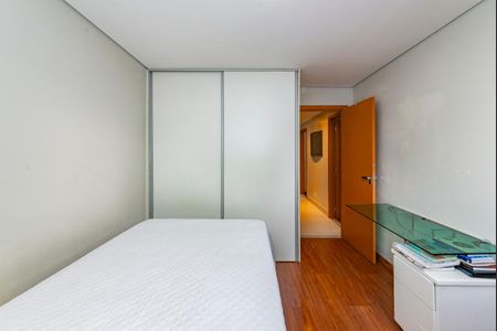 Apartamento à venda com 240m², 4 quartos e 4 vagasSuíte 2