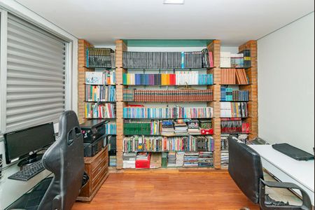 Apartamento à venda com 240m², 4 quartos e 4 vagasQuarto 2