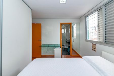 Apartamento à venda com 240m², 4 quartos e 4 vagasSuíte 2