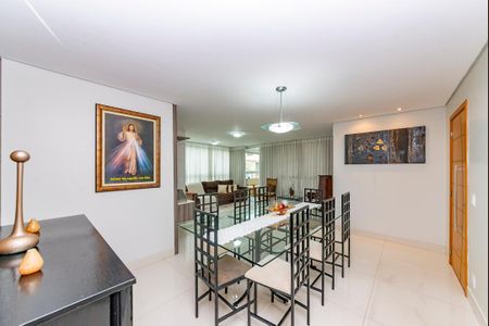 Apartamento à venda com 240m², 4 quartos e 4 vagasSala
