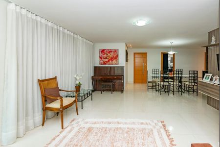 Apartamento à venda com 240m², 4 quartos e 4 vagasSala