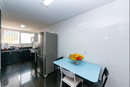 Apartamento à venda com 240m², 4 quartos e 4 vagasCozinha