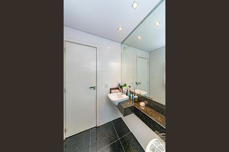 Apartamento à venda com 240m², 4 quartos e 4 vagasBanheiro da Suíte 1