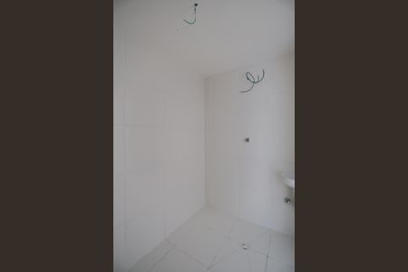 Banheiro de kitnet/studio para alugar com 1 quarto, 16m² em Casa Verde Alta, São Paulo