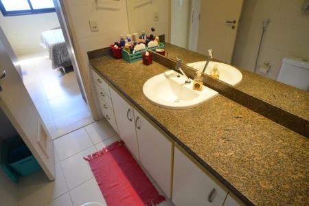 Apartamento à venda com 94m², 2 quartos e 1 vagaBanheiro da Suíte