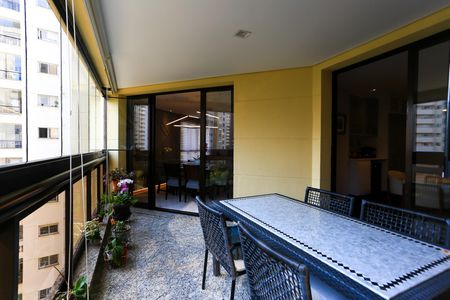 Apartamento à venda com 220m², 3 quartos e 4 vagasVaranda gourmet