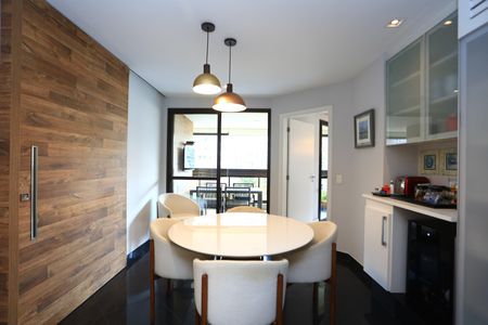 Apartamento à venda com 220m², 3 quartos e 4 vagasCopa