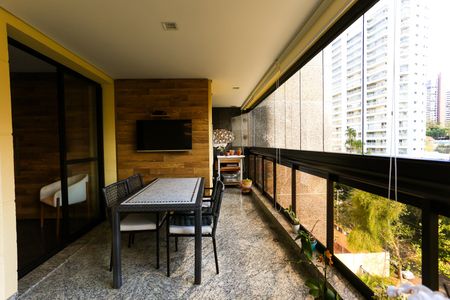 Apartamento à venda com 220m², 3 quartos e 4 vagasVaranda gourmet