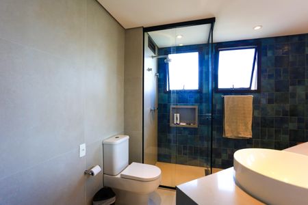 Apartamento à venda com 220m², 3 quartos e 4 vagasBanheiro da Suíte 2