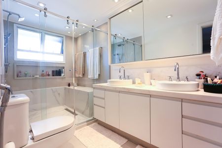 Apartamento à venda com 220m², 3 quartos e 4 vagasBanheiro da Suíte 3