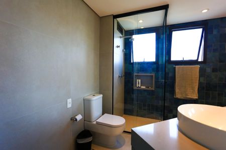 Apartamento à venda com 220m², 3 quartos e 4 vagasBanheiro da Suíte 2