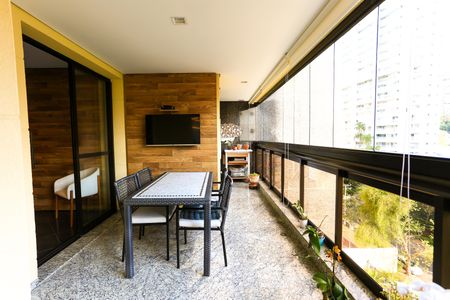Varanda gourmet de apartamento à venda com 3 quartos, 220m² em Vila Suzana, São Paulo