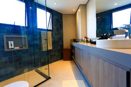 Apartamento à venda com 220m², 3 quartos e 4 vagasBanheiro da Suíte 2