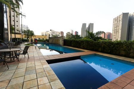 Apartamento à venda com 220m², 3 quartos e 4 vagasÁrea comum - Piscina