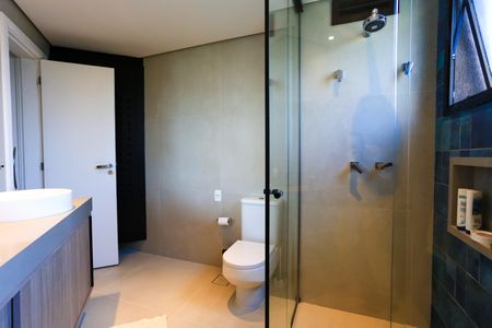 Apartamento à venda com 220m², 3 quartos e 4 vagasBanheiro da Suíte 2