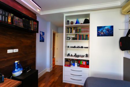 Apartamento à venda com 220m², 3 quartos e 4 vagas Suíte 2