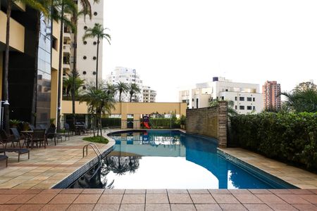 Apartamento à venda com 220m², 3 quartos e 4 vagasÁrea comum - Piscina