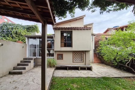 Casa à venda com 400m², 2 quartos e 5 vagasQuintal
