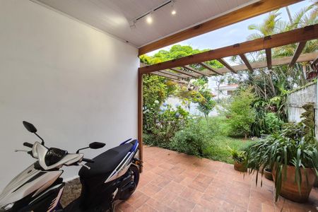 Casa à venda com 400m², 2 quartos e 5 vagasQuintal