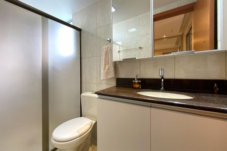 Apartamento à venda com 60m², 2 quartos e 2 vagasBanheiro da Suíte 1