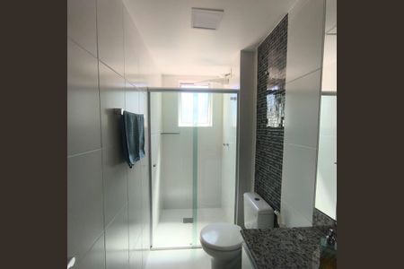 Apartamento à venda com 60m², 2 quartos e 2 vagas Apartamento à venda com 60m², 2 quartos e 2 vagasBanheiro