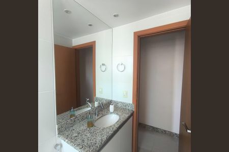 Apartamento à venda com 60m², 2 quartos e 2 vagas Apartamento à venda com 60m², 2 quartos e 2 vagasBanheiro