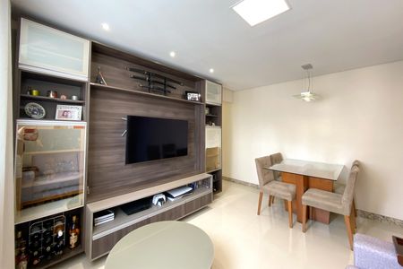 Apartamento à venda com 60m², 2 quartos e 2 vagasSala