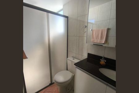 Apartamento à venda com 60m², 2 quartos e 2 vagas Apartamento à venda com 60m², 2 quartos e 2 vagasBanheiro