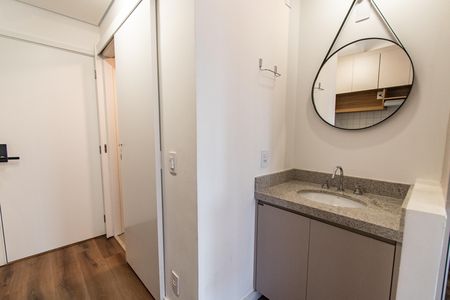 Studio para alugar com 19m², 1 quarto e 1 vaga Studio para alugar com 19m², 1 quarto e 1 vagaPia do banheiro