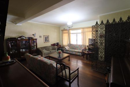 Casa à venda com 220m², 3 quartos e 3 vagasSala