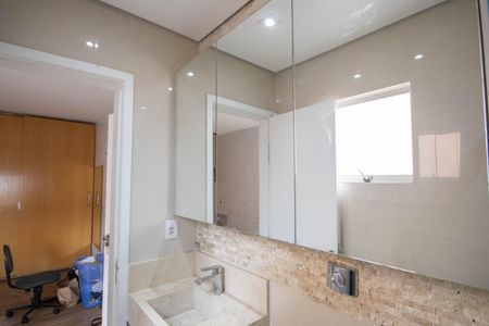 Casa de condomínio à venda com 183m², 3 quartos e 3 vagasBanheiro da Suíte