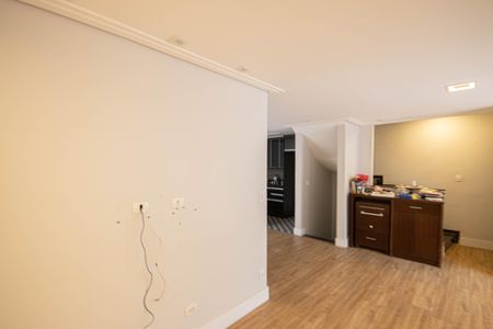 Sala de casa de condomínio à venda com 3 quartos, 183m² em Vila Isolina Mazzei, São Paulo