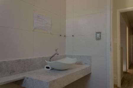 Casa à venda com 217m², 3 quartos e 5 vagasBanheiro da Suíte 1