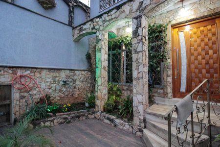 Casa à venda com 315m², 3 quartos e 2 vagasEntrada