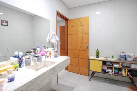 Casa à venda com 315m², 3 quartos e 2 vagasBanheiro Suíte