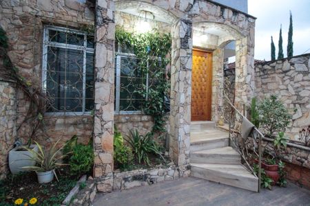 Casa à venda com 315m², 3 quartos e 2 vagasEntrada