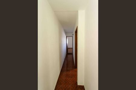 Casa à venda com 230m², 2 quartos e 2 vagasCorredor