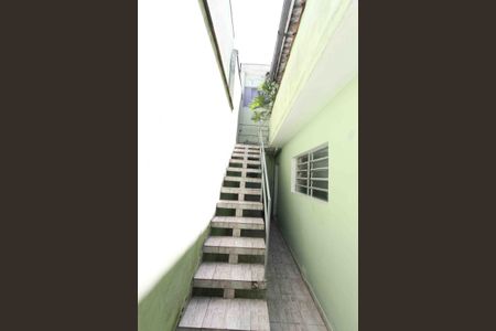 Casa à venda com 230m², 2 quartos e 2 vagasEscada