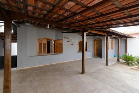 Casa à venda com 360m², 3 quartos e 4 vagasVaranda