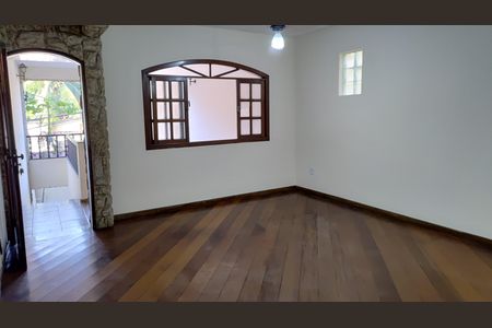 Casa para alugar com 500m², 3 quartos e 2 vagasSala