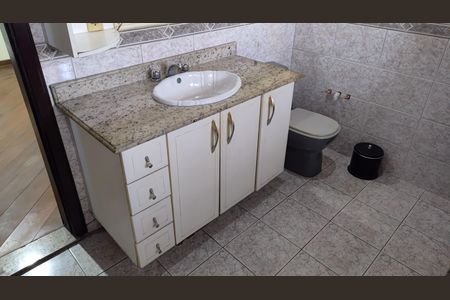 Casa para alugar com 500m², 3 quartos e 2 vagasBanheiro da Suíte 1