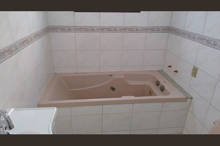 Casa para alugar com 500m², 3 quartos e 2 vagasBanheiro da Suíte 2