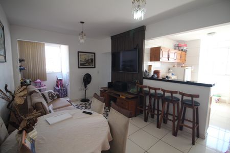 Apartamento à venda com 70m², 2 quartos e 2 vagasSala