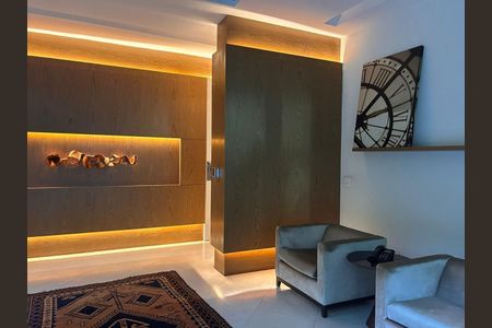 Apartamento à venda com 220m², 4 quartos e 3 vagasFoto 01
